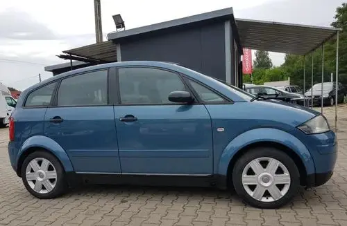 AUDI A2 