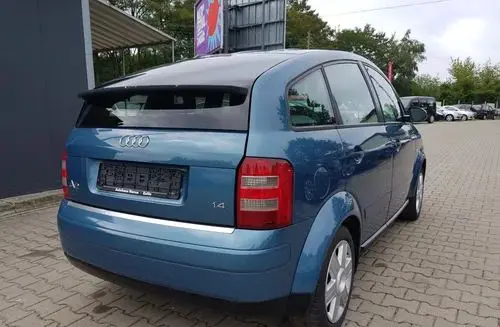 AUDI A2 