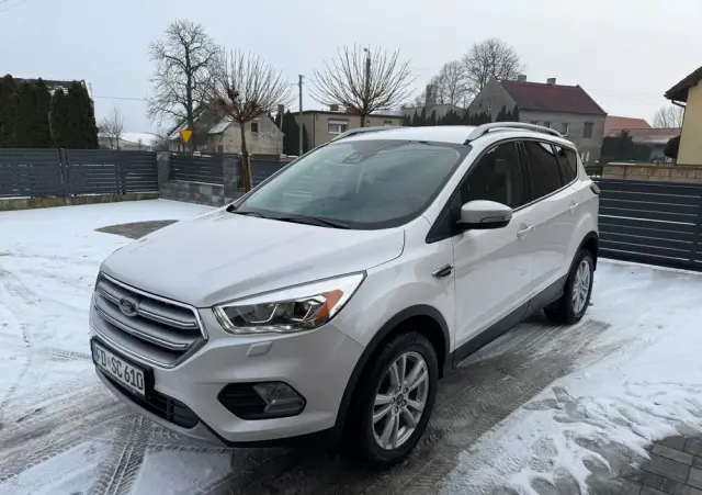 FORD Kuga 2.0 TDCi 4x2 Titanium