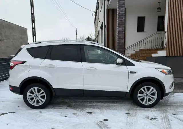 FORD Kuga 2.0 TDCi 4x2 Titanium