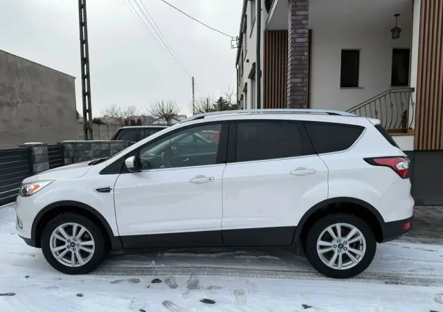 FORD Kuga 2.0 TDCi 4x2 Titanium