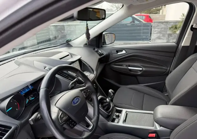 FORD Kuga 2.0 TDCi 4x2 Titanium