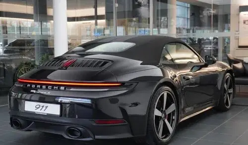PORSCHE 911 