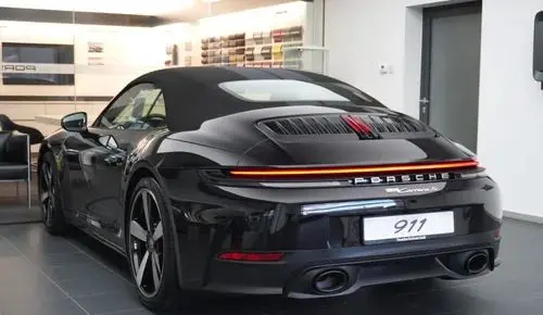 PORSCHE 911 