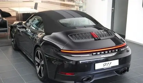 PORSCHE 911 