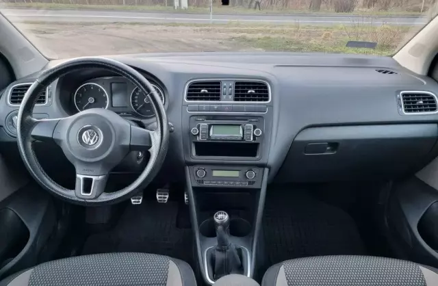 VOLKSWAGEN Polo 