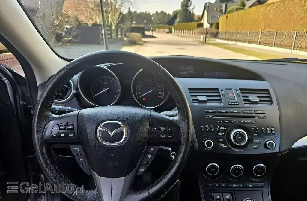 MAZDA 3 