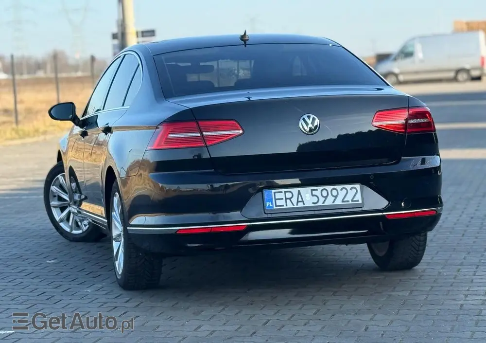 VOLKSWAGEN Passat 1.6 TDI SCR DSG Business