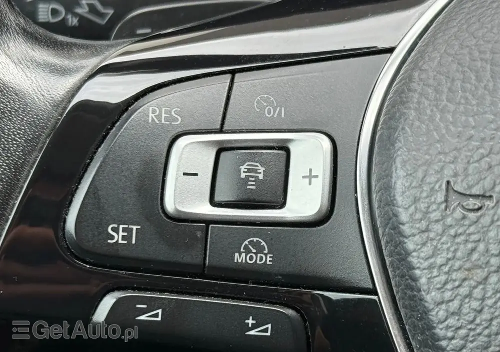VOLKSWAGEN Passat 1.6 TDI SCR DSG Business