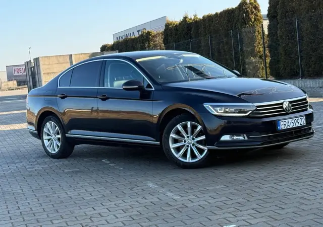 VOLKSWAGEN Passat 1.6 TDI SCR DSG Business