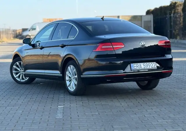 VOLKSWAGEN Passat 1.6 TDI SCR DSG Business