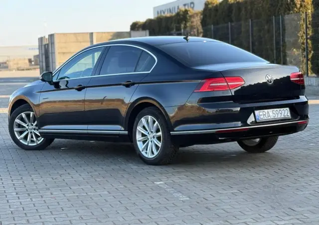 VOLKSWAGEN Passat 1.6 TDI SCR DSG Business