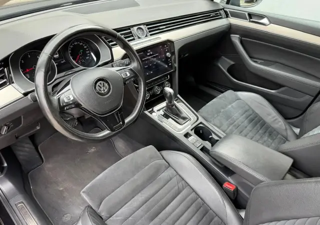VOLKSWAGEN Passat 1.6 TDI SCR DSG Business
