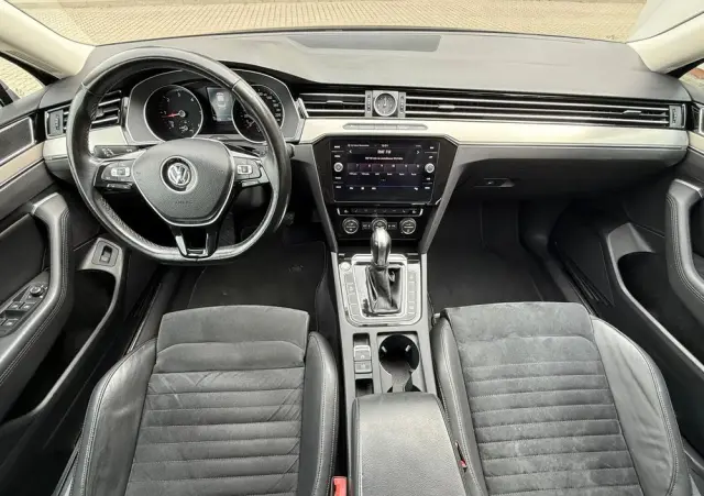 VOLKSWAGEN Passat 1.6 TDI SCR DSG Business