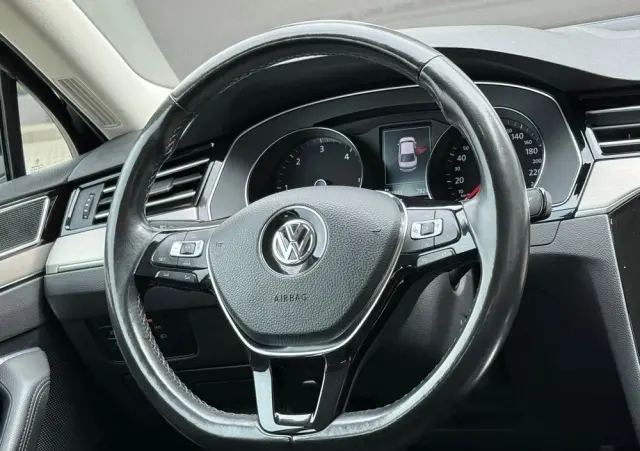 VOLKSWAGEN Passat 1.6 TDI SCR DSG Business
