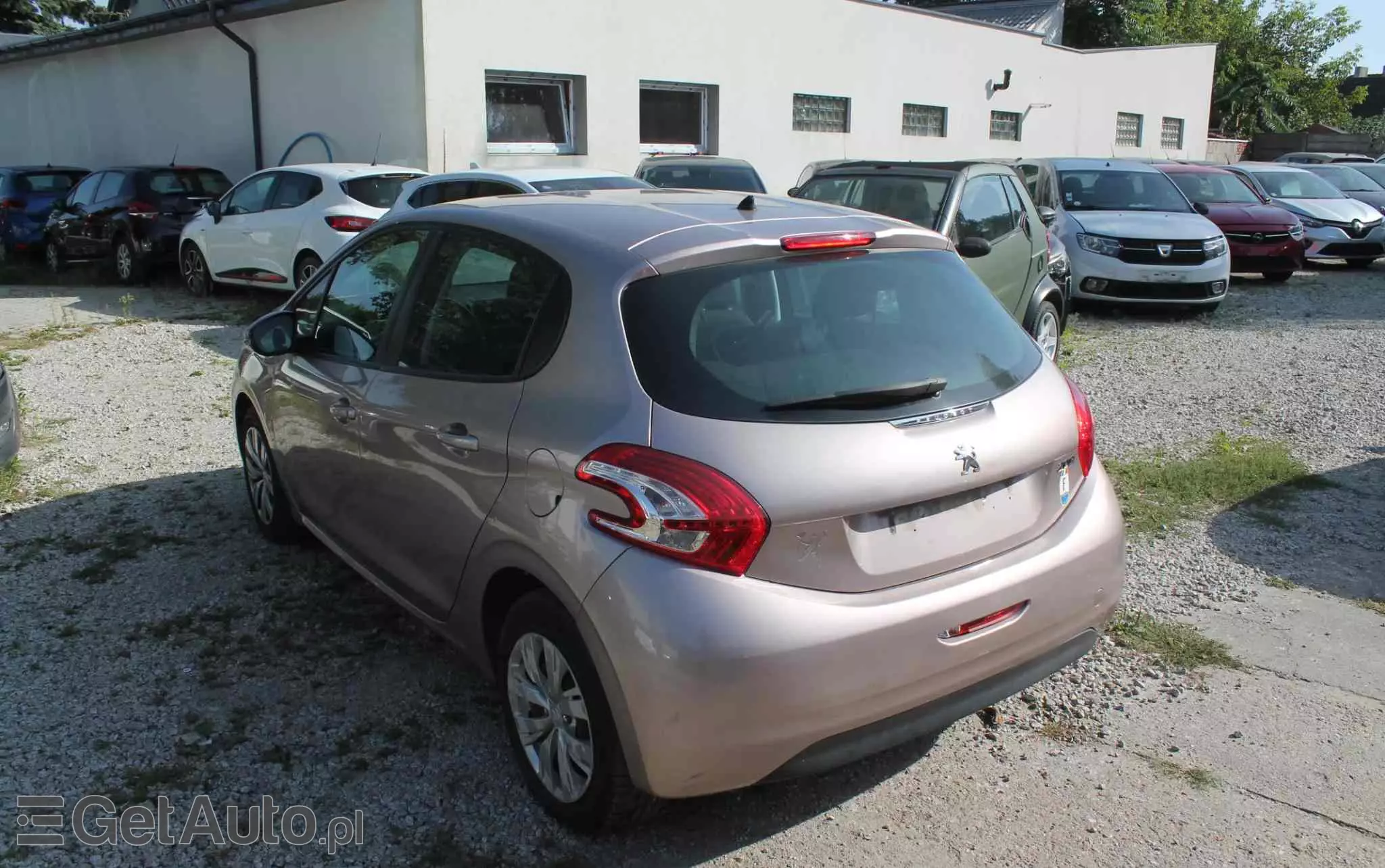 PEUGEOT 208 