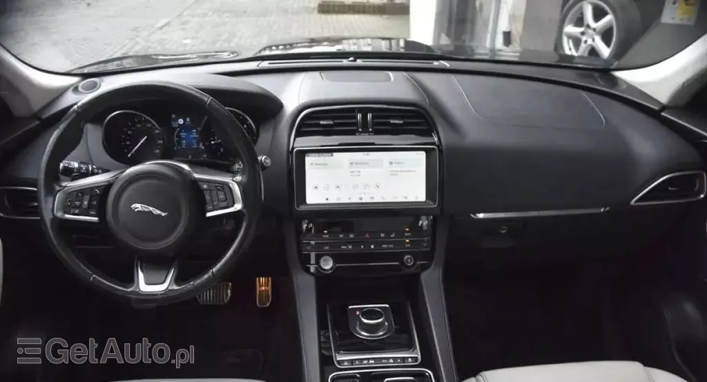 JAGUAR F-pace 