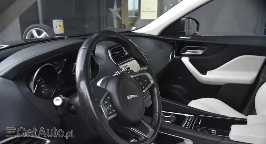JAGUAR F-pace 