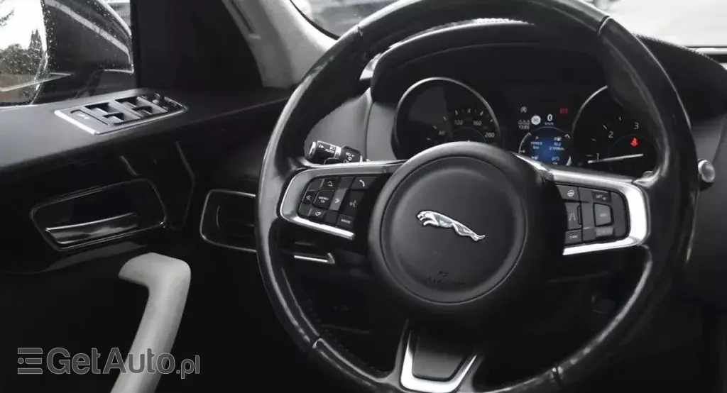 JAGUAR F-pace 