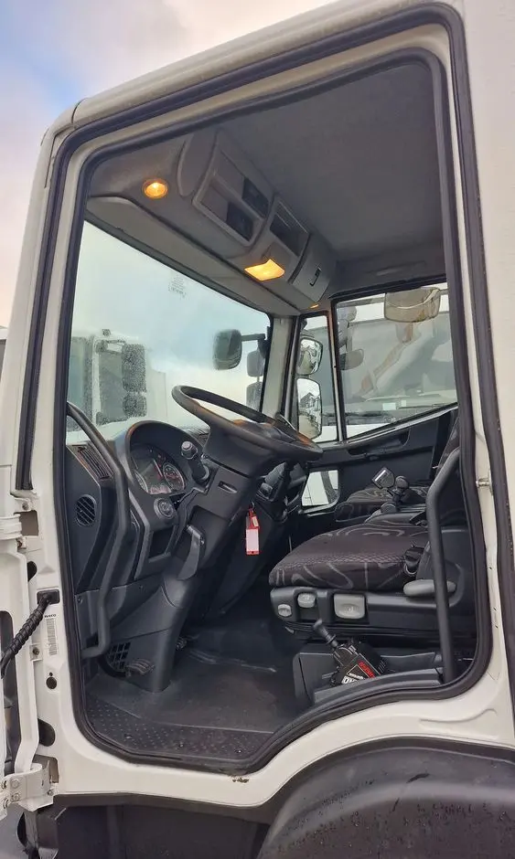 IVECO Eurocargo 120e18 Kiper Wywrot 4x2 Blokada trzy osoby 