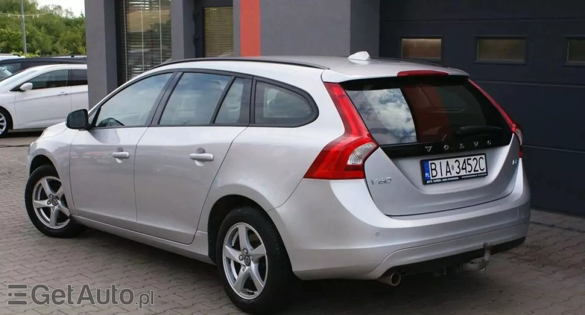 VOLVO V60 