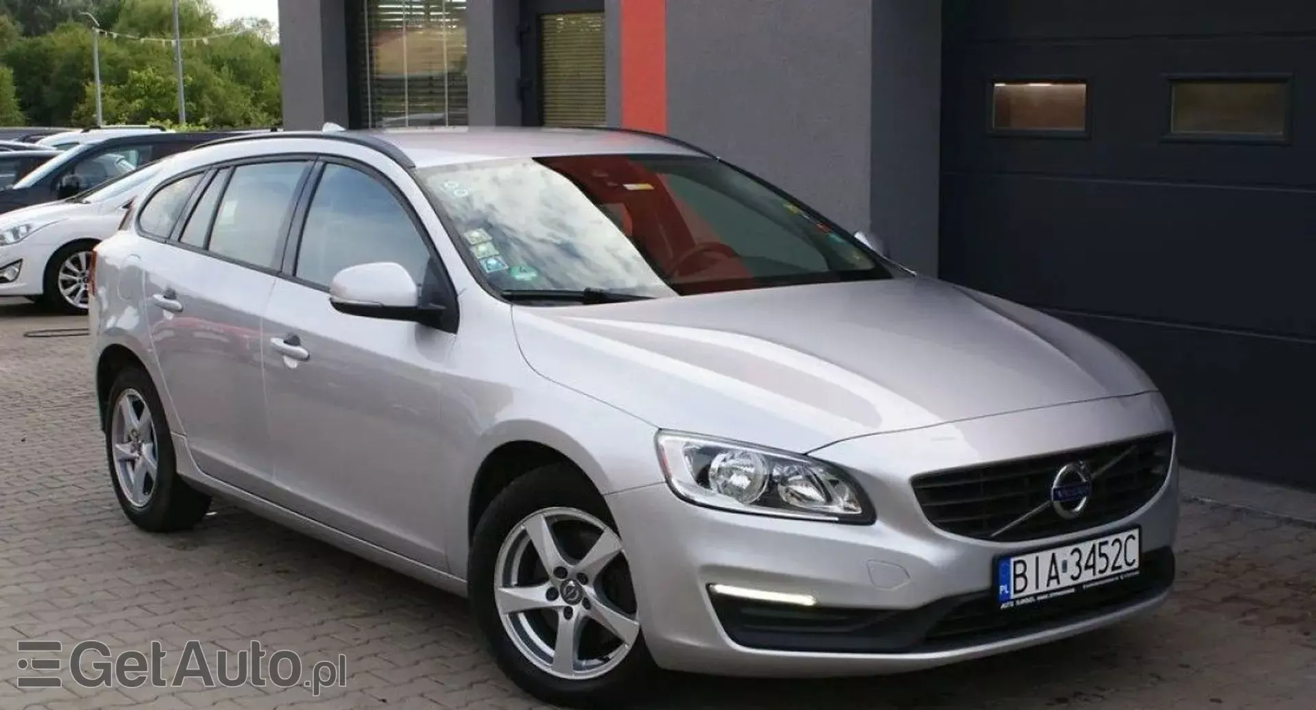 VOLVO V60 