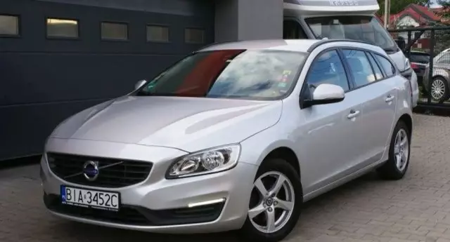 VOLVO V60 