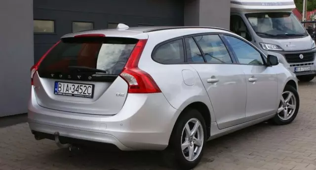 VOLVO V60 