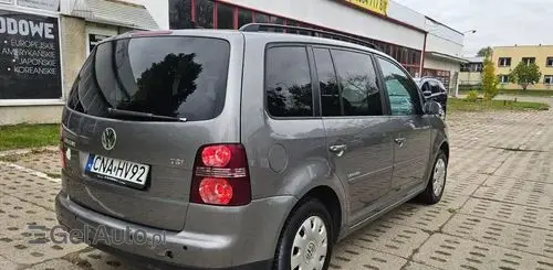 VOLKSWAGEN Touran 