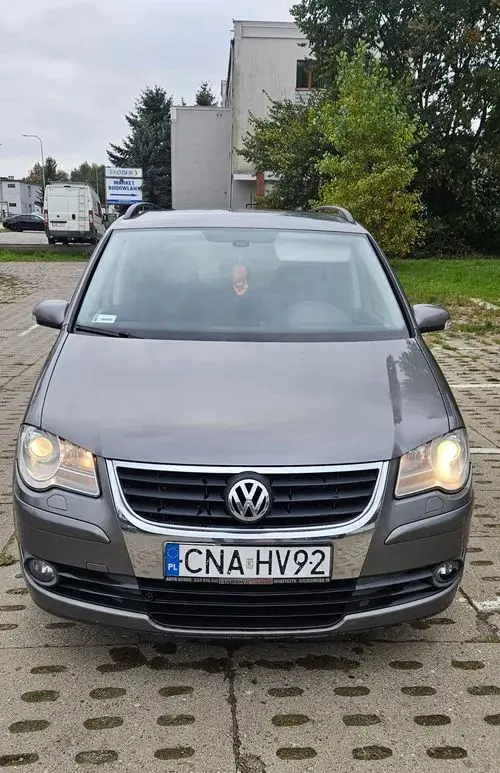 VOLKSWAGEN Touran 