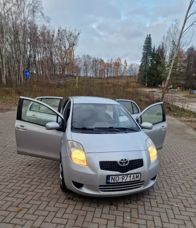 TOYOTA Yaris 