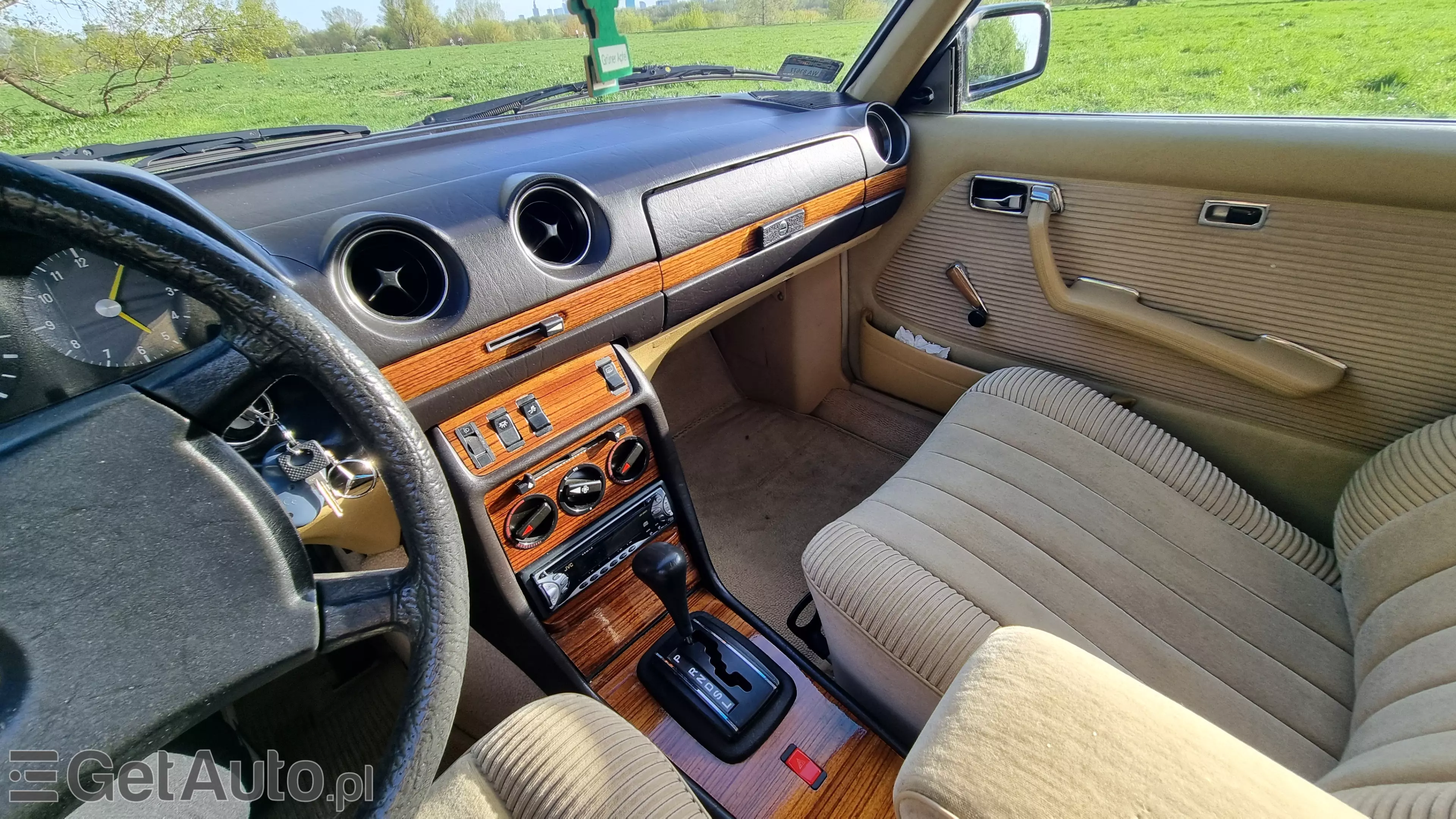 MERCEDES-BENZ W 123 