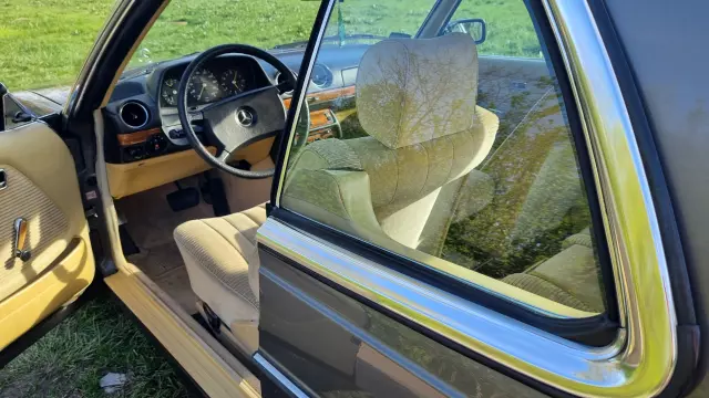MERCEDES-BENZ W 123 
