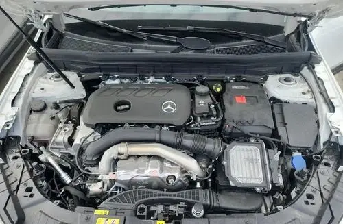 MERCEDES-BENZ GLB 