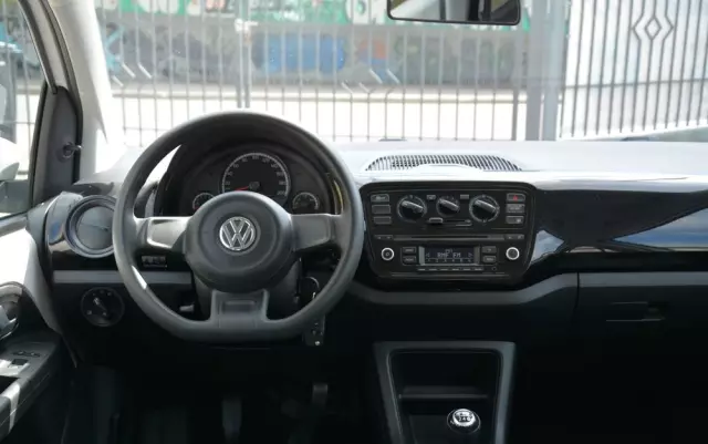 VOLKSWAGEN Up! (BlueMotion Technology) move