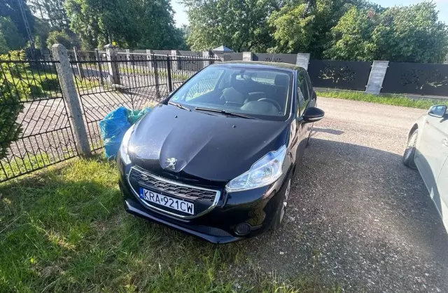 PEUGEOT 208 