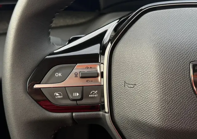 PEUGEOT 408 1.2 PureTech Allure S&S EAT8