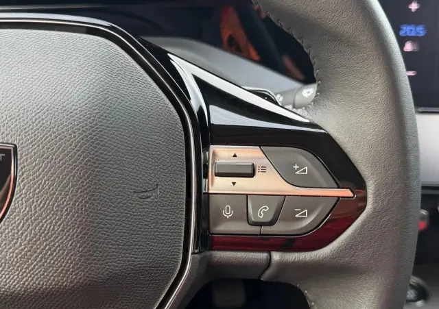 PEUGEOT 408 1.2 PureTech Allure S&S EAT8