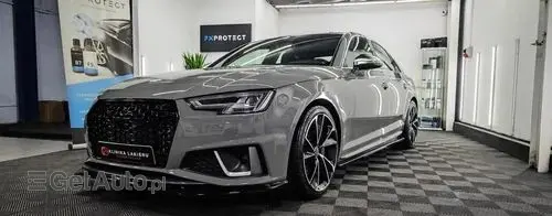 AUDI S4 