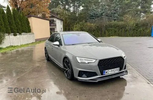AUDI S4 