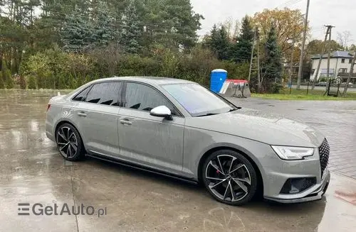 AUDI S4 