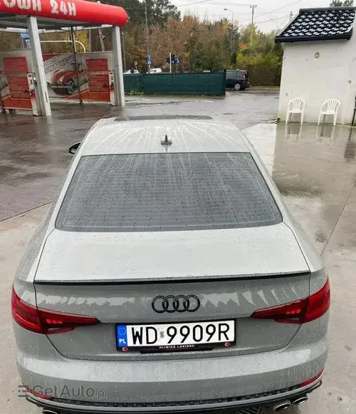 AUDI S4 