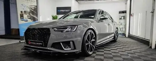 AUDI S4 