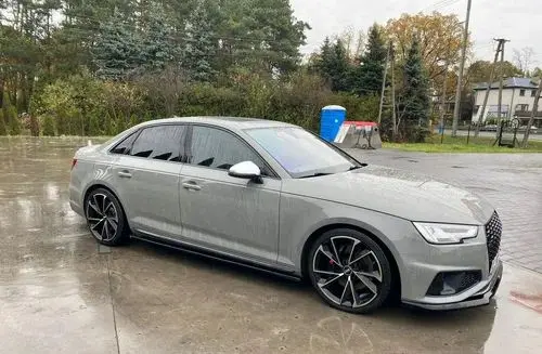 AUDI S4 