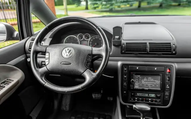 VOLKSWAGEN Sharan 1.8 5V Turbo Automatik Exclusive Edition II