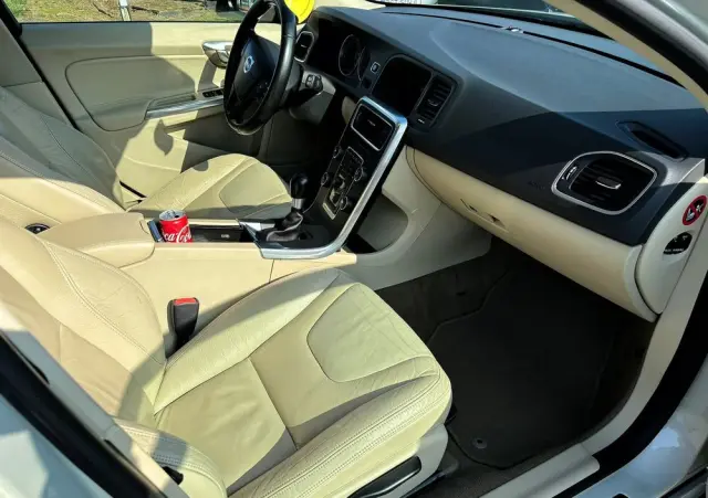 VOLVO V60 D2 Kinetic