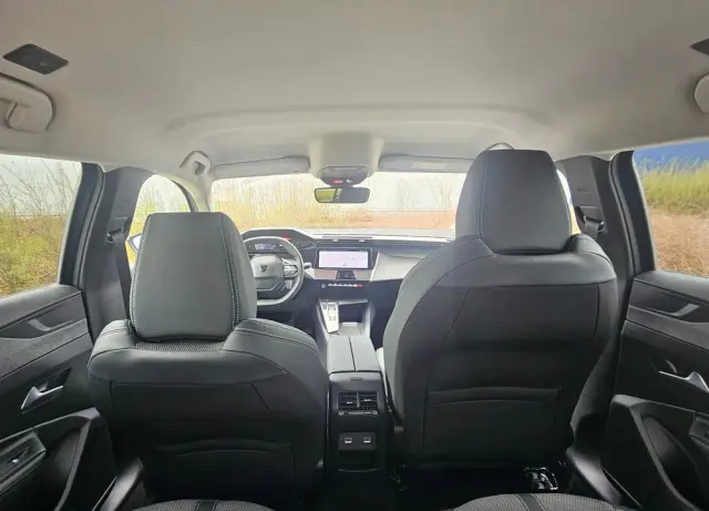 PEUGEOT 408 1.2 PureTech mHEV Allure S&S e-DCS6