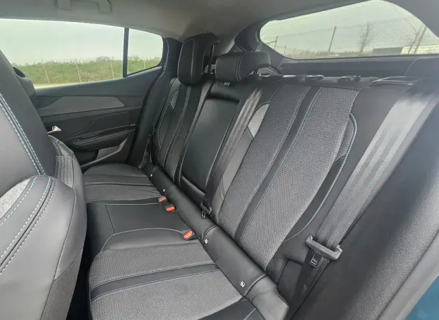 PEUGEOT 408 1.2 PureTech mHEV Allure S&S e-DCS6