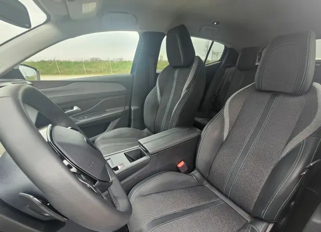 PEUGEOT 408 1.2 PureTech mHEV Allure S&S e-DCS6