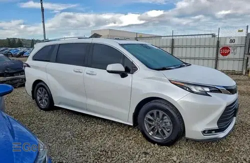 TOYOTA Sienna 